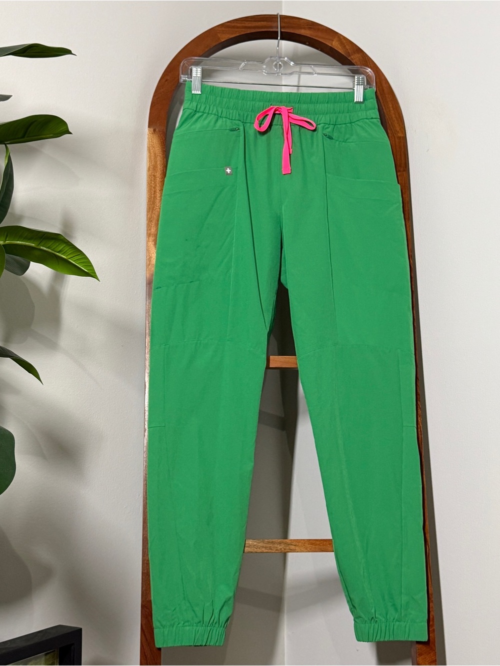 Figs XS PETITE Alexandria Jogger Scrub Pants in Safety Green